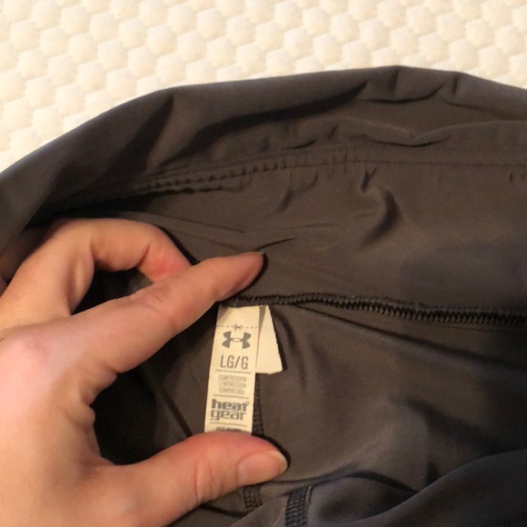 UNDER ARMOUR HEAT GEAR  cropped pants EUC - Picture 3 of 6